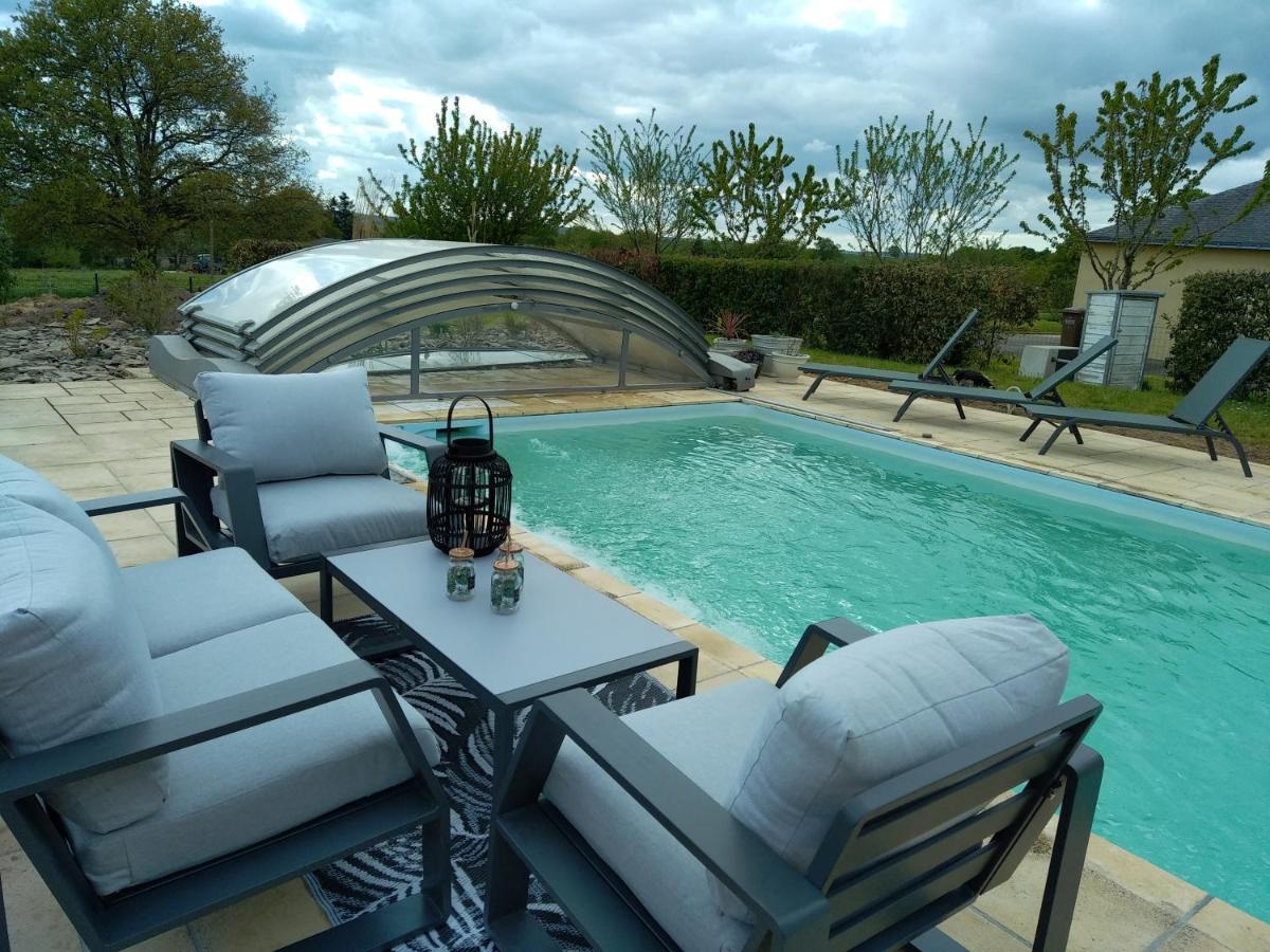 Maison/Villa avec piscine privée Gîte Brain d'eau La Chapelle-de-Brain Exterior foto